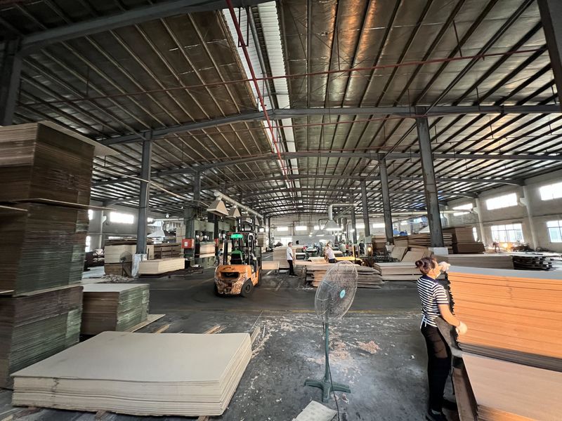Dongguan Lingfeng Wood Industry Co., Ltd. خط إنتاج المصنع