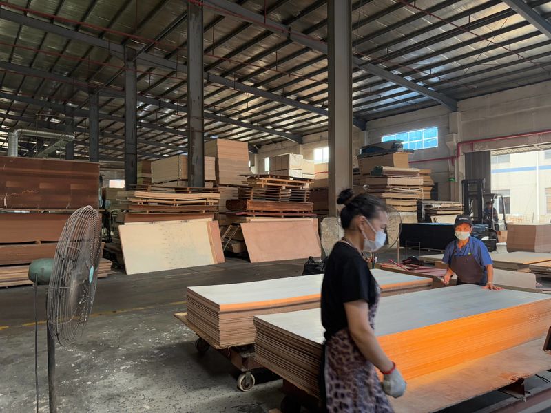 Dongguan Lingfeng Wood Industry Co., Ltd. خط إنتاج المصنع