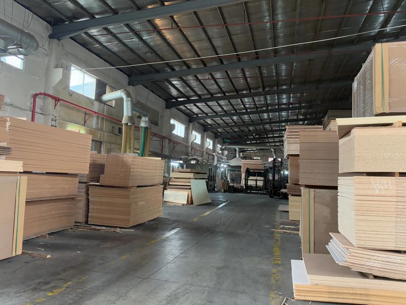 Dongguan Lingfeng Wood Industry Co., Ltd. خط إنتاج المصنع